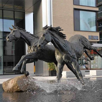 caballo de bronce de la resina de 5m m de los artes de la escultura al aire libre gruesa del metal