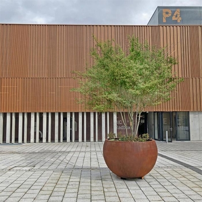 Las esferas geométricas resistieron al globo de acero de los plantadores del árbol de Corten para el Streetscape
