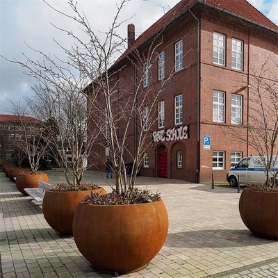 Las esferas geométricas resistieron al globo de acero de los plantadores del árbol de Corten para el Streetscape