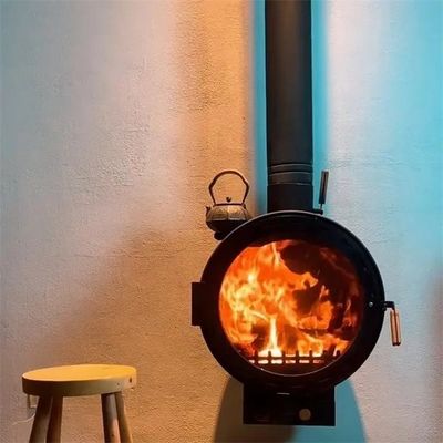 madera montada en la pared interior de la calefacción central de 600m m que quema la chimenea suspendida